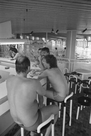 Badebetrieb im Fächerbad