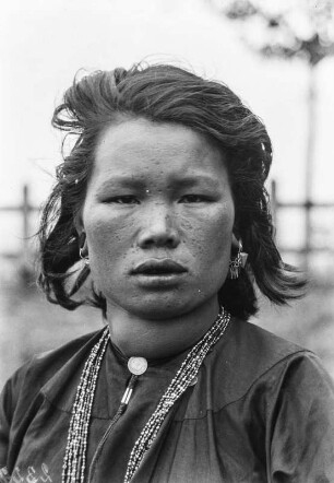 Frau der Kachin (Deutsche Indien-Expedition 1926/1929 - 3. Myanmar)