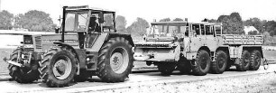 Tatra-Zugmaschine T 813 als Bremsfahrzeug für Fendt Favorit 615 LSA auf der Prüfbahn