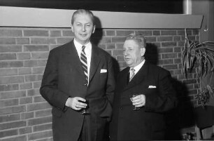 Freiburg: Landratsamt; Pressekonferenz mit Ministerpräsident Dr. Georg Kiesinger; Ministerpräsident Dr. Georg Kiesinger, Regierungspräsident Anton Dichtel