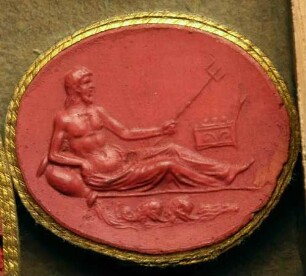Halbliegender Gott (Neptun?) mit Dreizack (Daktyliothek, Das Alterthum nach Lippert und Visconti)