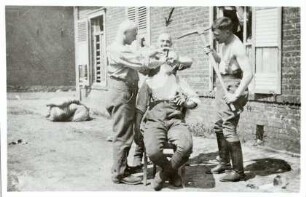 Hardheim, MOS; Feldartillerie-Regiment 50, 4 Soldaten in Givenchy (Frankreich) (Bildermappe Anselm Wertheimers)
