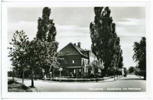 Nünchritz. Apotheke u. Rathaus