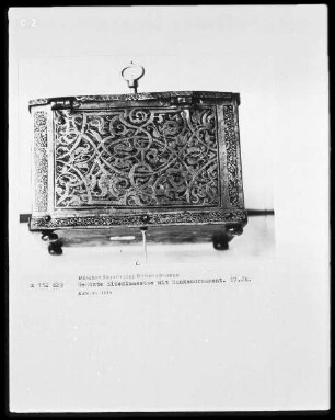 Kassette mit Rankenornament
