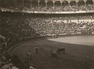 Spanien. Barcelona. Stierkampf in der Stierkampfarena La Monumental. Duellstellung vor dem Todesstoß