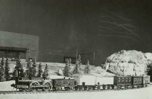 Ausschnitt aus der Modellanlage Göteborg, 1:45, Spur 0, 32 mm, mit Zug aus dem Jahr 1856 : Modellanlage Göteborg