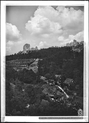 Sächsische Schweiz, Rathen mit Lokomotive-Felsen und Talwächter