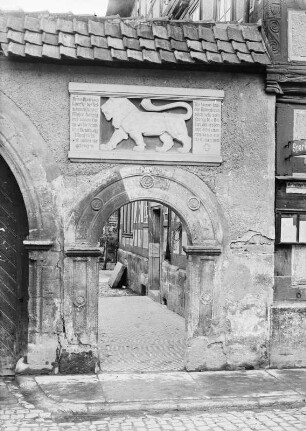 Wanfried, Marktstraße 18, Rathaus, Torbogen mit Gedenktafel aus den Freiheitskriegen
