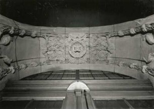 Dresden-Altstadt. Kreuzkirche (1897-1900; R. Schilling, J. Gräbner und 1946/1955; F. Steudtner). Westliches Innenportal. Scheiteluntersicht