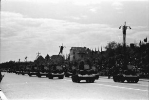 Bukarest: Vorbeimarsch Tanks