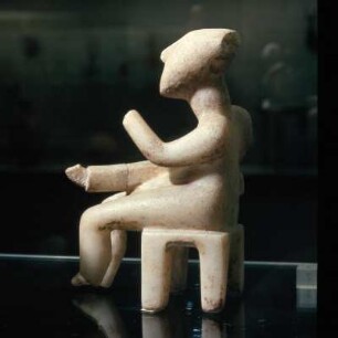 Karlsruhe, Badisches Landesmuseum, Nr. 254. Von Thera. Frühkykladisch I-II. Marmor, Höhe 15,6 cm
