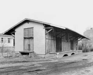 Ehem. Südbahnhof mit Güter­abfertigungshalle; Lauterbach, Adolf-Spieß-Straße 36