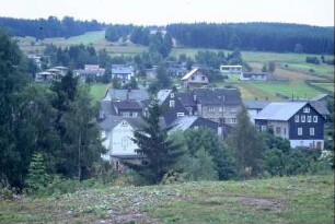 Hang mit Wohnhäusern, Bungalows