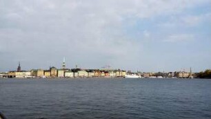 Stockholm: Stadtansicht mit Rathaus (li.) und Gamla Stan