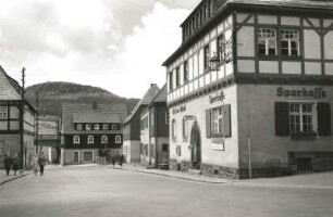 Geising, Hauptstraße 25. Rathaus und Sparkasse (1908-1910, H. Gerlach). Blick zum Geisingberg