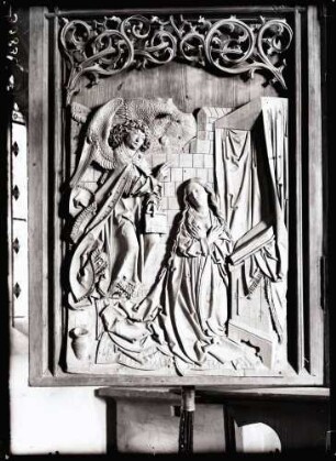 Herrgottskirche; Marienaltar, Mariä Verkündigung (Relief)