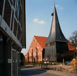 Altes Land. Jork. Hauptdorf : Altes Land. Jork. Hauptdorf mit Dorfkirche St. Matthias