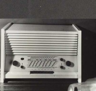 Braun Tischsuper „G 11"