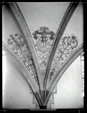 Klosterkirche; aufgedecktes Fresko im Gewölbe auf der Südwand