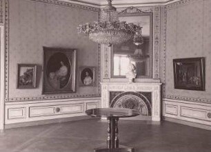 Schloss Pillnitz, Bergpalais, Kaiserzimmer : Rayski-Saal (Kaiserzimmer). Interimsquartier der Dresdner Gemäldegalerie in Schloss Pillnitz