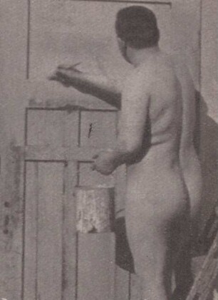Fotografie einer Handwerkerin/Malerin bei der Arbeit (2)