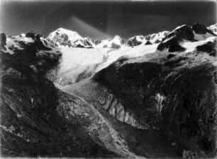 Der Berg Ancohuma mit seinem Gletscher : Berggipfel und Gletscher des Ancohumas nahe Cooca