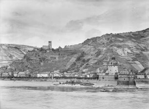 Blick auf Kaub mit Burg Pfalzgrafenstein und Burg Gutenfels