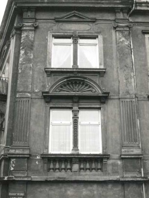 Dresden-Trachenberge, Döbelner Straße 1. Wohnhaus (um 1895). Eckrisalit