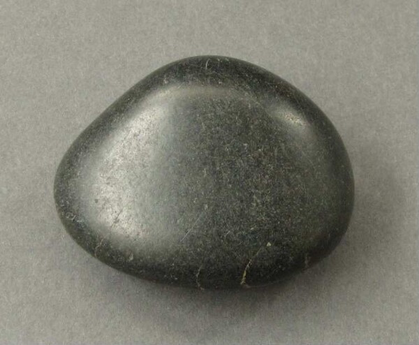 Sling stone (weapon)