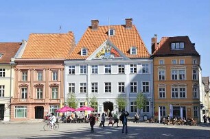 Stralsund - Häuser am Markt : Häuser am Marktplatz. Aufgenommen am 21. April 2011 in Stralsund