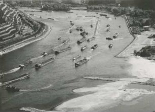 Schiffsstau am Binger Loch bei Assmannshausen/Rhein