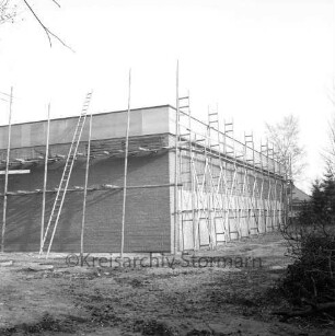 Schule Am Reesenbüttel: Volksschule: Schimmelmannstraße: große Turnhalle: in Bau: Außenansicht: mit Gerüst