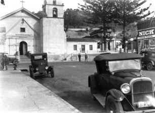 Mission Ventura : Straße vor der Kirche der Mission San Buenaventura
