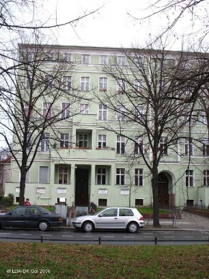 Mietshaus & Vorgarten; Berlin, Charlottenburg-Wilmersdorf
