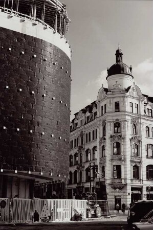 Neubau eines Einkaufzentrums an Stelle der Blechbüchse (Konsument-Warenhaus) in Leipzig, Verwendung der alten Alu-Fassade
