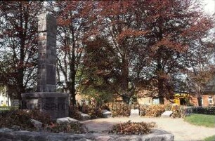bei Kirche: Ehrenmal für die Gefallenen der beiden Weltkriege