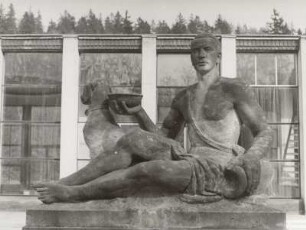 Liegende Allegorie mit Schale und Hund