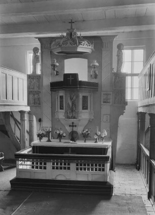 Kirche : Unbekannter Ort. Kirche. Blick auf den Kanzelaltar