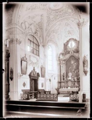 Kirche; nördliche Chorwand, Teil der Vorderwand mit Gewölbeabsatz