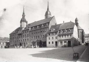Roßwein, Rathaus und Tuchmacherhaus : Roßwein. Markt mit Rathaus und Tuchmacherhaus, Ansicht von Südosten