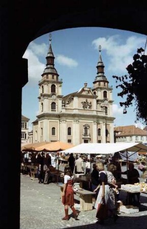 Ludwigsburg: Marktplatz mit Stadtkirche