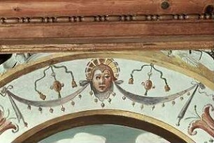 Groteskendekoration der Fensterwand und des stukkierten Frieses