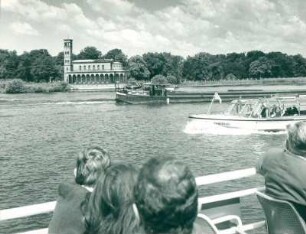 Havel. Blick auf die Heilandskirche Potsdam-Sacrow