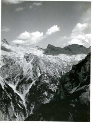 Alpen, Tirol, Karwendel, Blick vom Gipfel des Suntiger nach Südosten über das obere Vamper Loch zum Gipfelkamm der Speckkarspitze