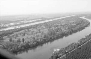 Neuenburg, Zienken: Rhein, Rheinseitenkanal, Autobahn bei Neuenburg, Zienken