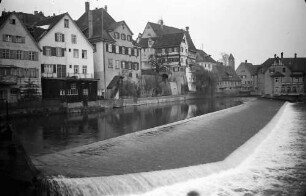Riedlingen: Blick auf Wehr mit Häuserfront