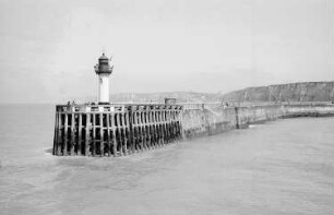 Dieppe: Leuchtturm und Hafeneinfahrt