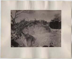 "Mound 6. Südwestl. Zimmer nach der Ausgrabung."
