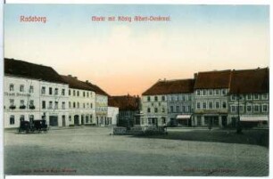 Radeberg. Markt mit König Albert Denkmal