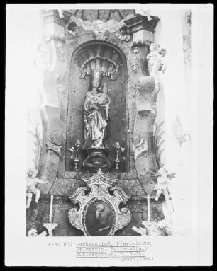 Nördlicher Seitenaltar mit Muttergottes